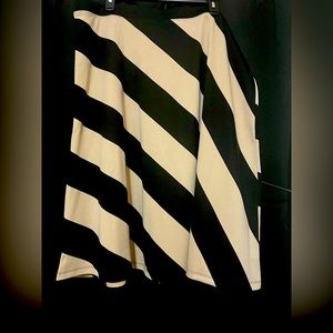 NWOT women’s XL Liz Claiborne tan and black skirt (I also have the matching top)